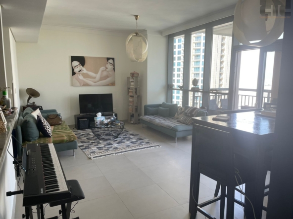 HIGH FLOOR | INVESTMENT DEAL | SPACIOUS AND BRIGHT